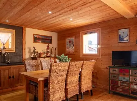 Dans Chalet, Coeur De Megève